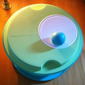 Tupperware salad spinner. NWOT. **PRICE FIRM**